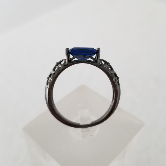 18k Horizontal Filigree Band - Picture 3 of 8